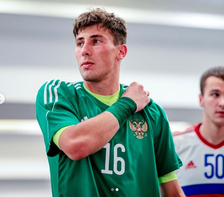 Thủ môn Stanislav Agkatsev chơi ấn tượng tại Premier Liga (giải VĐQG Nga).