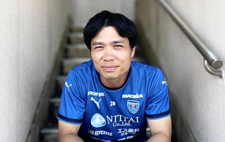 Công Phượng lặng lẽ trong màu áo Yokohama FC.