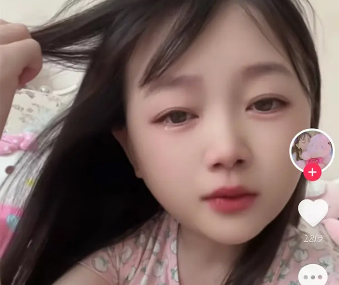 Trước nghi vấn hôn nhân tan vỡ, Yang Ping chọn cách im lặng. (Ảnh: Toutitao)