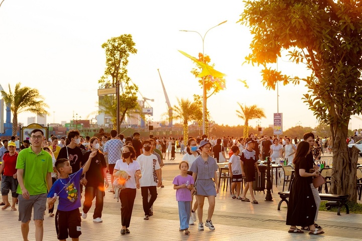 Gần 600.000 lượt du khách đổ về Hải Phòng vui chơi, giải trí trong 4 ngày nghỉ lễ.