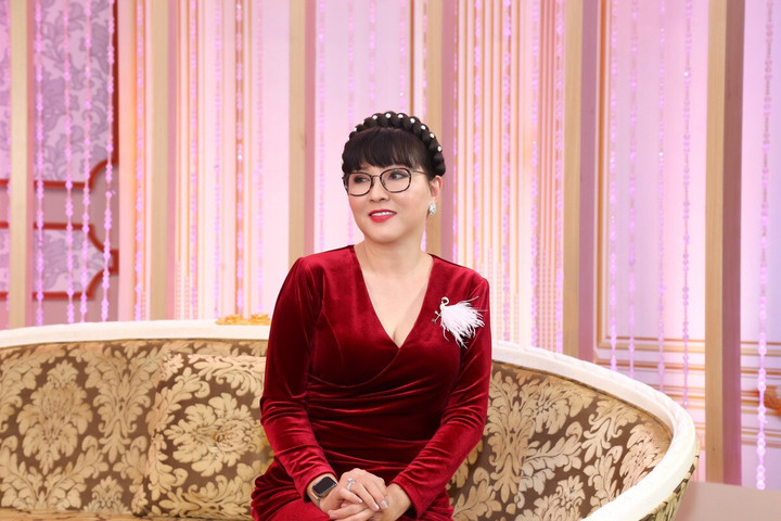 Phương Dung bày tỏ quan điểm tình yêu: rõ ràng, thẳng thắn, chung thủy và hết lòng với đối phương.