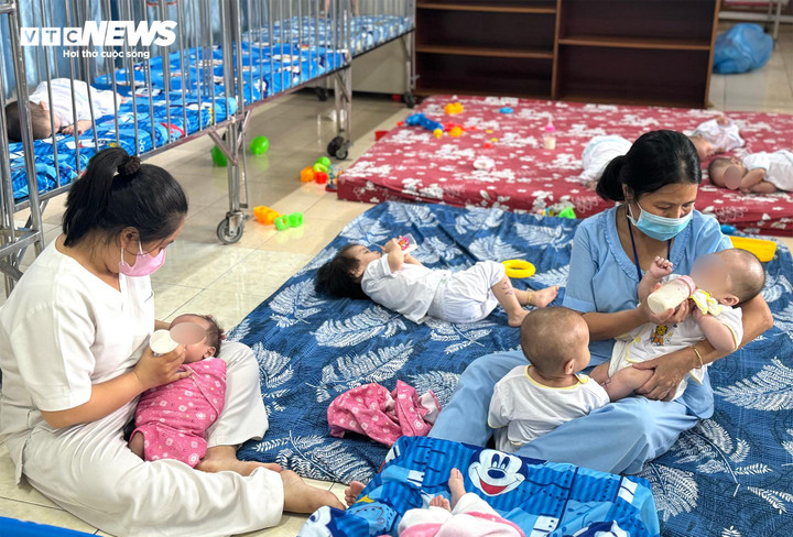 Sau khi chuyển đến Trung tâm nuôi dưỡng - bảo trợ trẻ em Gò Vấp, các em nhỏ bị bạo hành được chăm sóc chu đáo, ôm ấp vỗ về để xoa dịu những nỗi đau đã trải qua. (Ảnh: Hoàng Thọ)