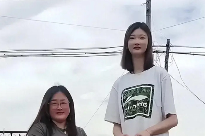 Cô gái có chiều cao vượt trội khó tìm người yêu. (Ảnh: 163)