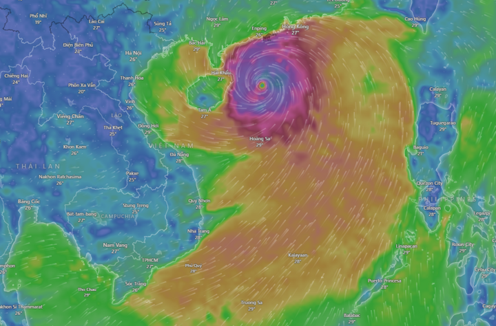 Theo Tân Hoa Xã, bão Yagi, cơn bão thứ 11 tại Trung Quốc trong năm nay, đã mạnh lên thành siêu bão với sức gió tối đa hiện nay là cấp 17, tiếp tục tiến vào đảo Hải Nam, phía nam nước này. Tính đến 4h sáng 6/9 (giờ Việt Nam), vị trí tâm bão cách đảo Hải Nam khoảng 200 km về phía Đông Đông Nam và tiếp tục di chuyển theo hướng Tây với tốc độ khoảng 20 km/h. (Ảnh chụp màn hình: Windy)