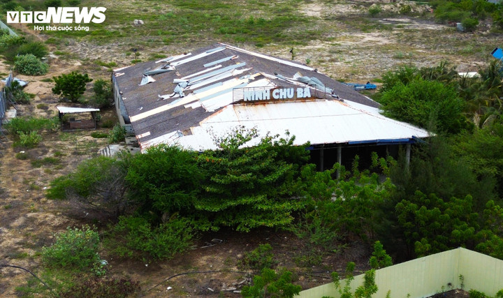 Các hệ thống nhà xưởng, nhà điều hành xuống cấp.