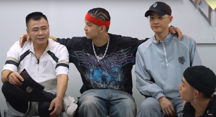 Tự Long bày tỏ bất lực khi nhìn kết quả.