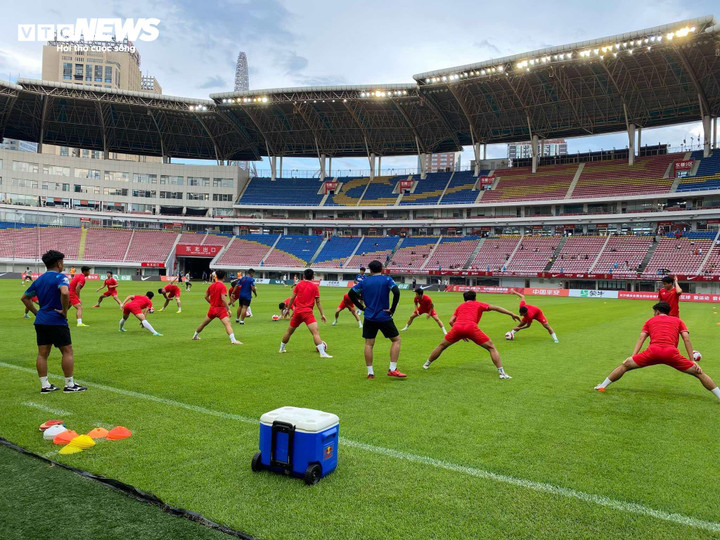 Cầu thủ U22 Việt Nam khởi động.