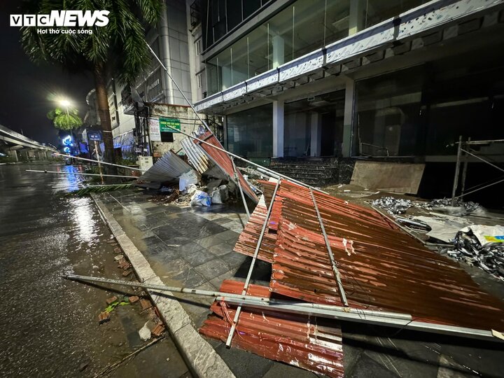 TRỰC TIẾP: Bão Yagi quét qua Hà Nội, gió rít liên hồi - Ảnh 2.