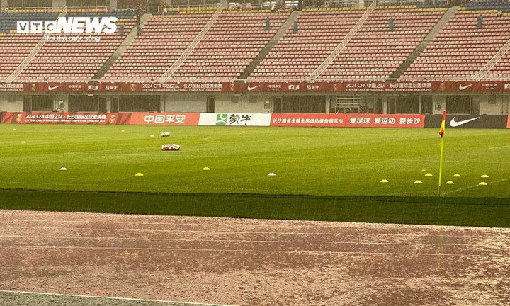 Trời mưa lớn không đảm bảo chất lượng thi đấu.