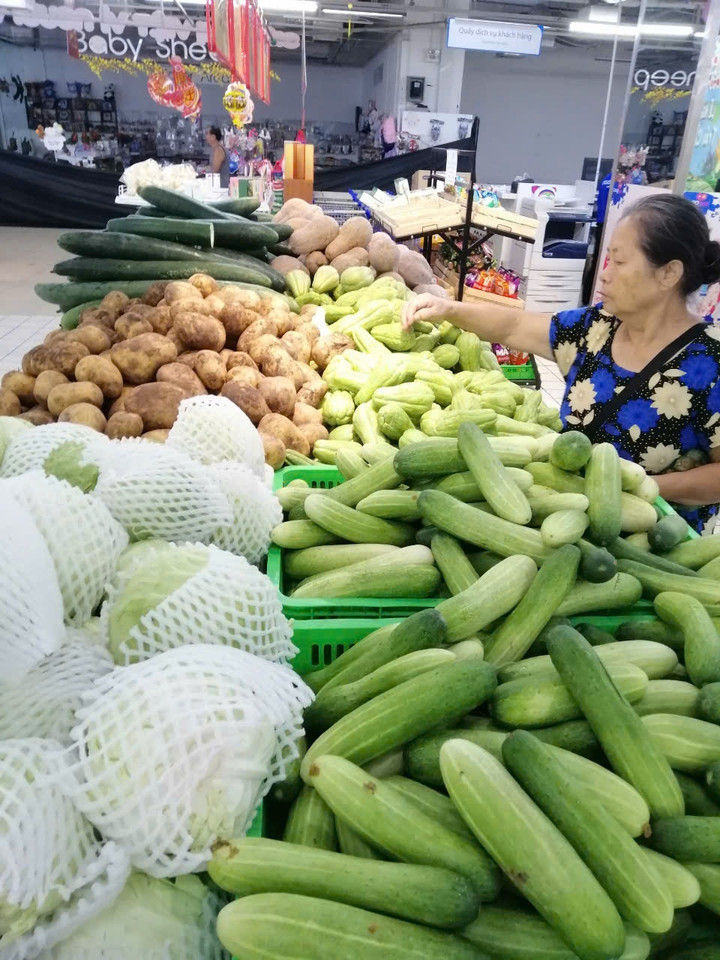 Hoạt động mua sắm thuận tiện và đầy đủ các mặt hàng.