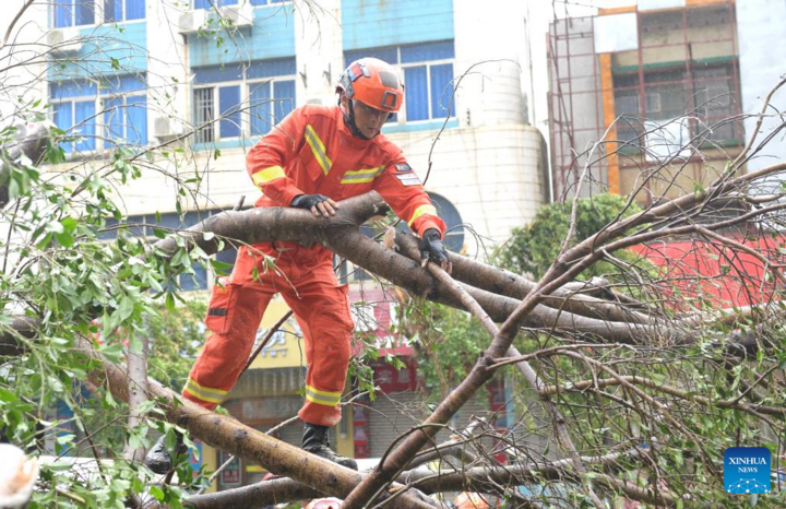 Yagi là con bão mùa thu mạnh nhất từng đổ bộ Trung Quốc, theo cơ quan khí tượng quốc gia nước này. Sau khi quét qua Trung Quốc, Yagi hạ cấp nhưng vẫn là cơn bão rất mạnh và đổ bộ vào Việt Nam. 