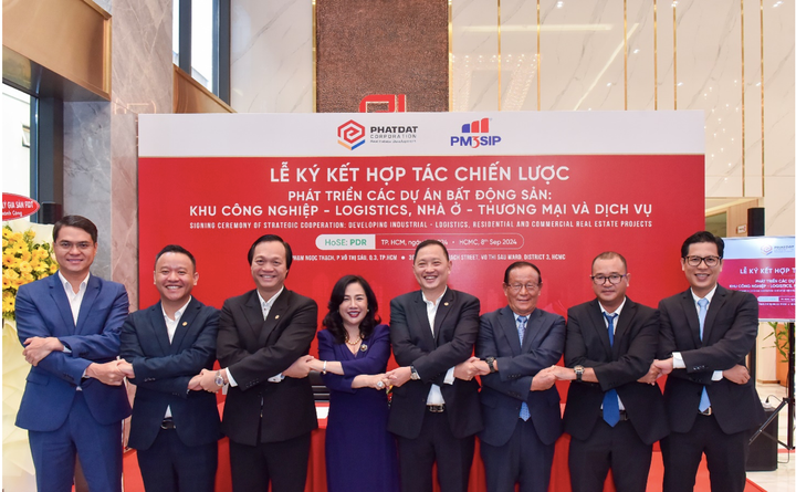 Ban Lãnh đạo PDR và Thanh Bình Phú Mỹ chụp hình lưu niệm.