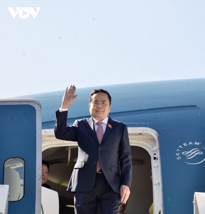 Chủ tịch Quốc hội đến Moskva, bắt đầu chuyến thăm chính thức Liên bang Nga - 1