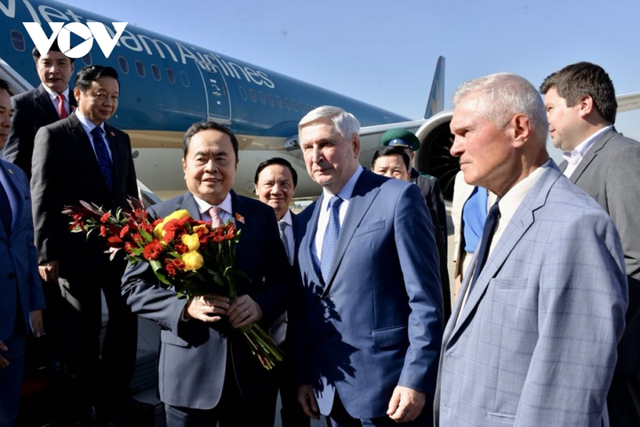 Chủ tịch Quốc hội đến Moskva, bắt đầu chuyến thăm chính thức Liên bang Nga - 3