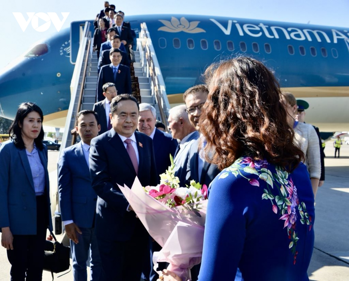 Chủ tịch Quốc hội đến Moskva, bắt đầu chuyến thăm chính thức Liên bang Nga - 4