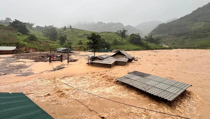 Yên Bái không phải là điạ phương bão Yagi đổ bộ trực tiếp nhưng từ đêm 6/9, mưa lớn đã trút xuống địa bàn huyện Trạm Tấu gây ngập nhà dân, thiệt hại đến các công trình công cộng và diện tích nông nghiệp.