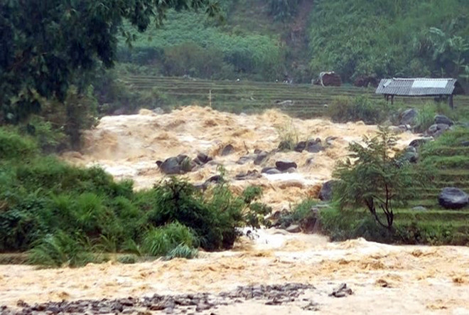 Yên Bái tiếp tục hứng mưa lớn trong 3 ngày tới, nguy cơ rất cao xảy ra lũ quét và sạt lở đất. (Ảnh: Tiền Phong)