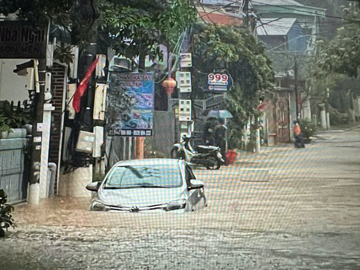Mưa lũ gây ngập nhiều tuyến đường ở huyện Mộc Châu (Sơn La). (Ảnh: Người dân cung cấp)