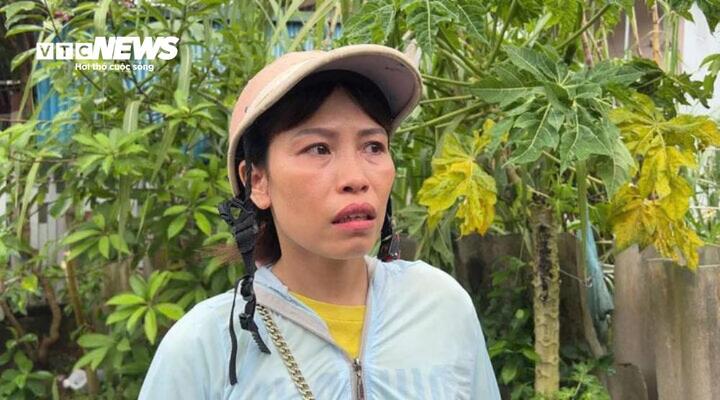 Chị Sinh lo lắng ngóng tin người thân mất tích trong vụ sập cầu.