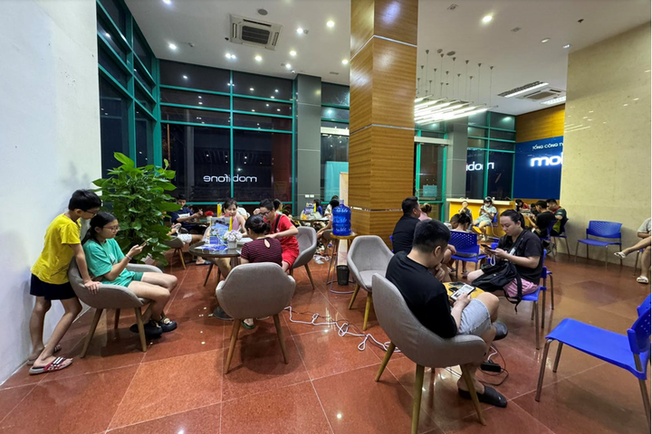 MobiFone đồng hành cùng khách hàng duy trì kết nối liên lạc sau bão Yagi - 1