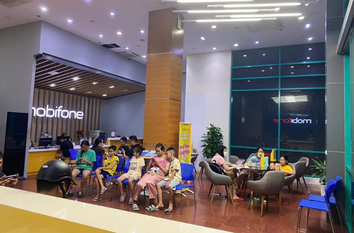 MobiFone đồng hành cùng khách hàng duy trì kết nối liên lạc sau bão Yagi - 2