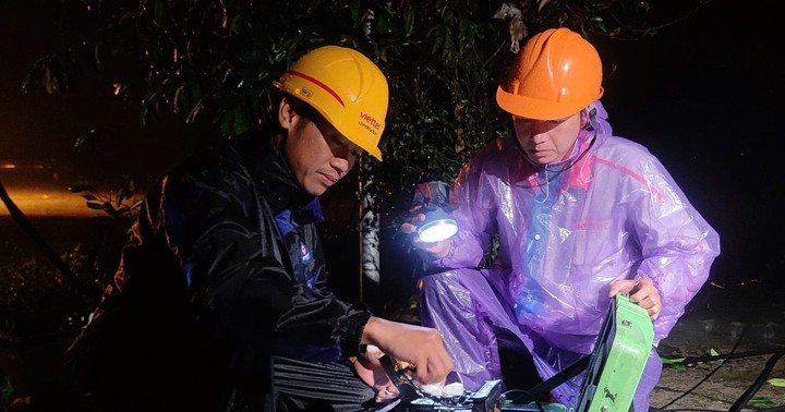 Đơn vị viễn thông khắc phục sự cố sau bão số 3.
