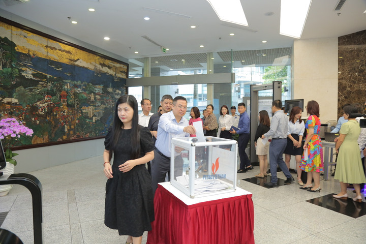 Petrovietnam ủng hộ đồng bào các địa phương bị ảnh hưởng bởi bão số 3 - 6