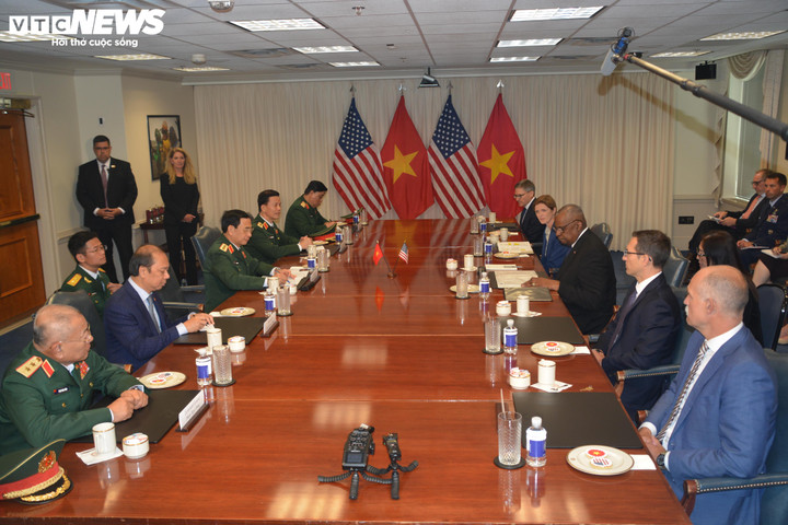 Bộ trưởng Bộ Quốc phòng Phan Văn Giang hội đàm với Bộ trưởng Quốc phòng Hoa Kỳ Lloyd Austin.