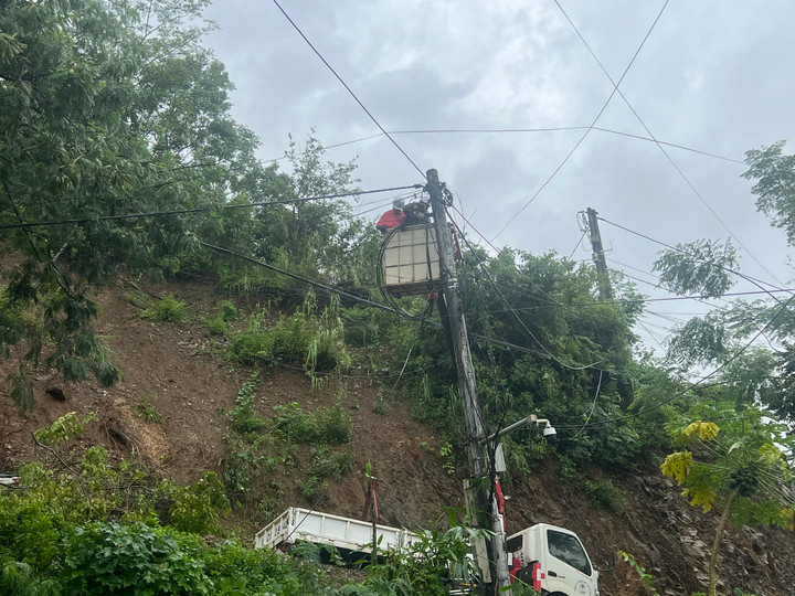 EVNNPC vượt mưa lũ, nỗ lực khắc phục sự cố điện ở nhiều tỉnh - 8