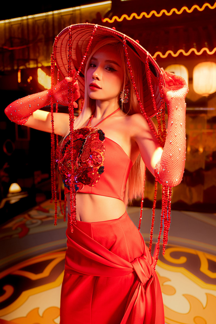 Nữ ca sĩ Thương Võ.