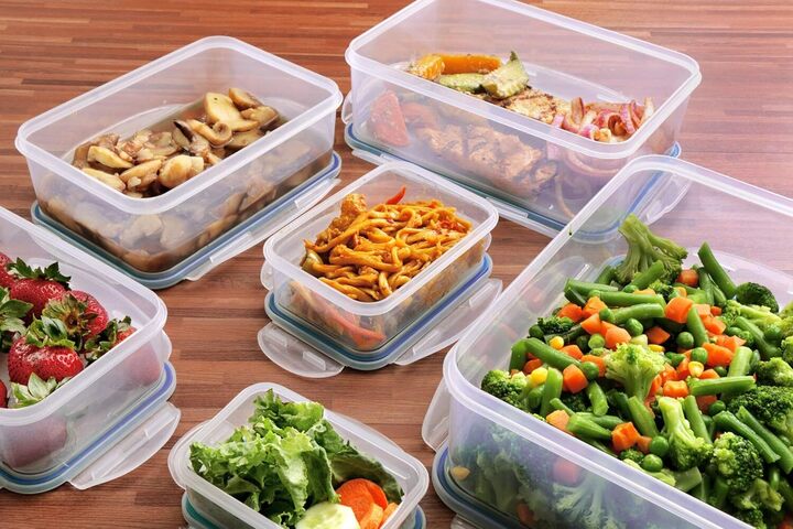 Cách dùng đồ nhựa khi chế biến thực phẩm: Không nên được sử dụng trong lò nướng hoặc lò vi sóng. (Ảnh: Ubuy)