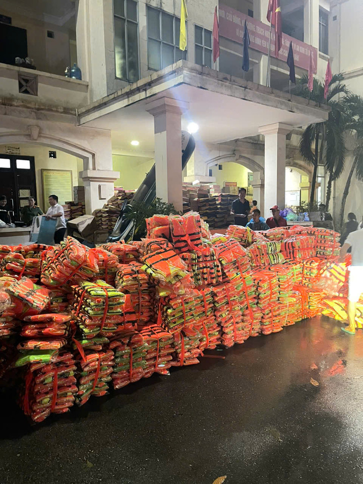 Dân mạng cùng nhau góp áo phao, nấu đồ ăn gửi tới vùng ngập lụt - 3