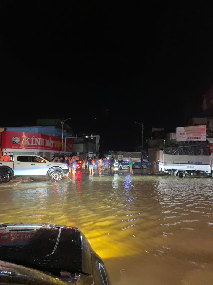 Dân mạng cùng nhau góp áo phao, nấu đồ ăn gửi tới vùng ngập lụt - 4