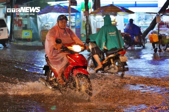 Thời tiết TP.HCM hôm nay 11/9, mây gián đoạn, về chiều tối có mưa dông.
