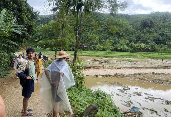 Làng Nủ hôm nay chìm trong đau thương - 2