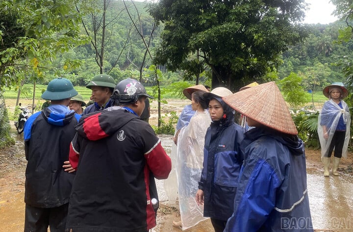 Khuôn mặt thất thần của người dân khi chứng kiến thảm họa thiên tai.