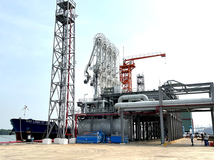Cầu cảng tiếp nhận khí của Công ty TNHH Hải Linh tại KCN Cái Mép, thị xã Phú Mỹ. (Ảnh: Hồng Phúc)