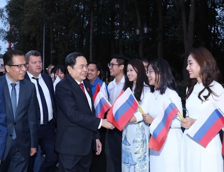 Tối 10/9 (theo giờ địa phương), Chủ tịch Quốc hội Trần Thanh Mẫn và Đoàn đại biểu cấp cao Quốc hội Việt Nam rời thủ đô Moskva, Liên bang Nga, kết thúc chuyến thăm chính thức Liên bang Nga. Ảnh: TTXVN
