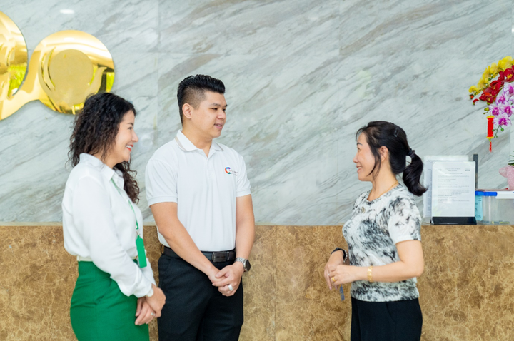 FE CREDIT luôn trao đổi và lắng nghe ý kiến đóng góp của khách hàng để cải thiện chất lượng sản phẩm, dịch vụ. (Ảnh: FE CREDIT)