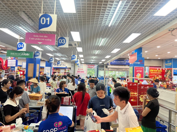 Sức mua và lượt khách tại siêu thị tăng 50% so với ngày thường.