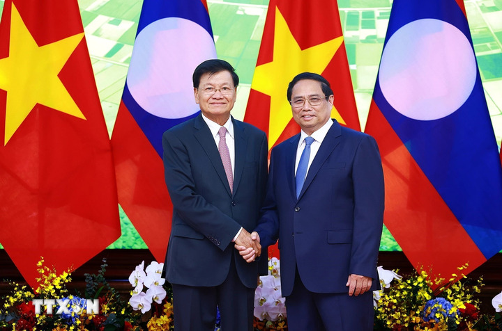Thủ tướng Phạm Minh Chính hội kiến Tổng Bí thư, Chủ tịch nước Lào Thongloun Sisoulith ngày 10/9. (Ảnh: Dương Giang/TTXVN)
