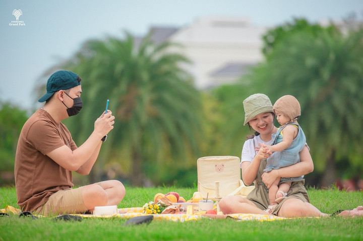 Nhiều cư dân cảm nhận rõ sự thay đổi khi hòa mình vào không gian xanh tại Vinhomes Grand Park.