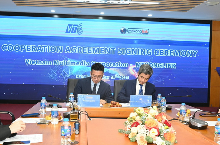 Tại buổi lễ, lãnh đạo Tổng công ty VTC và công ty Mekonglink đã thực hiện ký kết hợp tác.