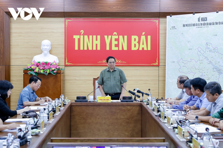 Thủ tướng họp khẩn với lãnh đạo Bộ ngành và tỉnh Yên Bái.