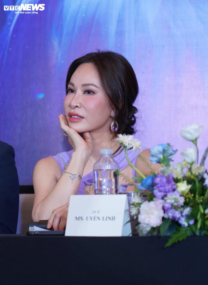 Ca sĩ Uyên Linh tiết lộ, sau nhiều năm hoạt động nghệ thuật cô vẫn đang chờ đợi một bài hát mới, ưng ý nhất đến với mình.