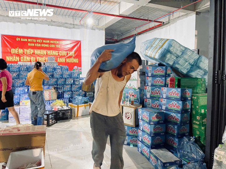 Theo đại diện Ban vận động cứu trợ huyện Bảo Yên, tính đến đêm 11/9, đã có 53 đoàn là các tổ chức, cá nhân, các mạnh thường quân đến với địa bàn huyện.