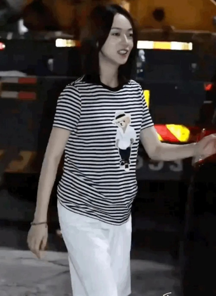 Hình ảnh cho rằng Ngô Cẩn Ngôn đang mang thai.