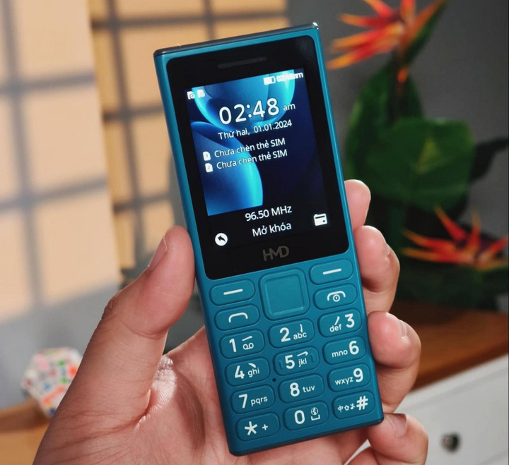 Giá điện thoại Nokia HMD 105 4G cũng rất "dễ thở", phù hợp với nhiều đối tượng. (Ảnh: K.D)