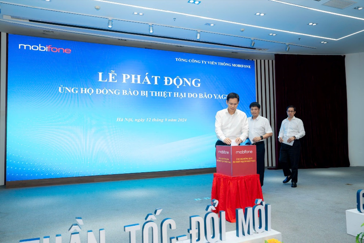 Cán bộ nhân viên MobiFone chung tay ủng hộ đồng bào bị thiệt hại do cơn bão số 3 - 2