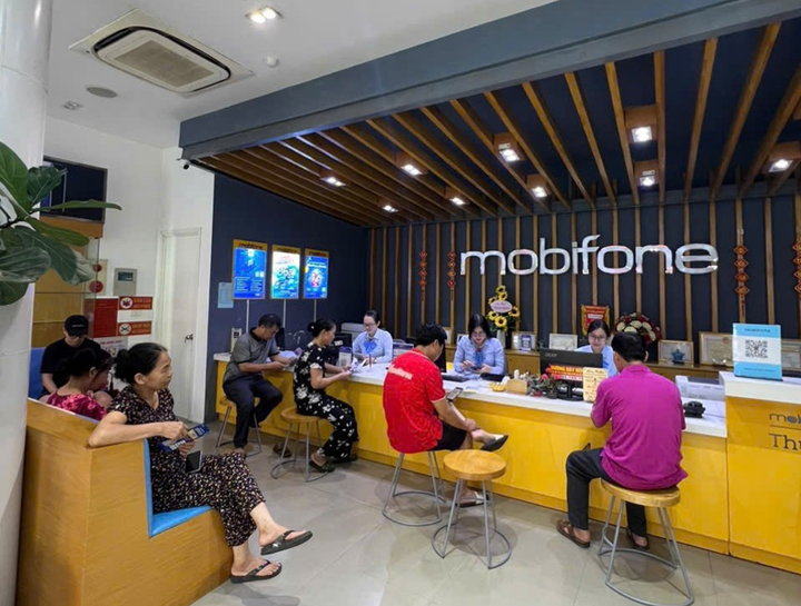 Cán bộ nhân viên MobiFone chung tay ủng hộ đồng bào bị thiệt hại do cơn bão số 3 - 4